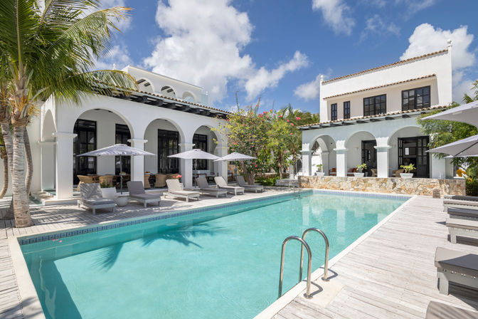 Villa Raes: Old-World Charm Meets Quiet Luxury with Pool + Pickleball Court image 9