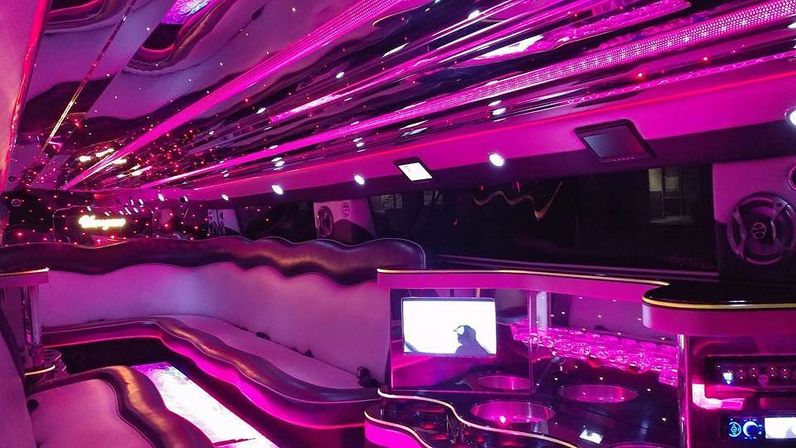 Luxury Stretched SUV Limo with Service To And From All SoCal Airports (Up to 18 Passengers) image 6