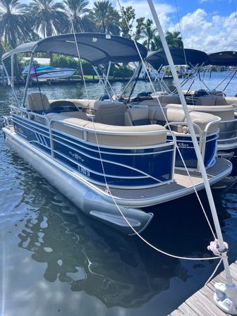 Private Pontoon Rentals in Pompano: Sandbars, Sun & Good Vibes image 5