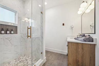 Bali in Houston: 8BR Luxury Rental with Heated Salt Water Pool, Hot Tub, Mini Golf & More image 38