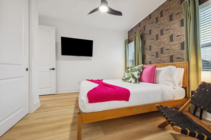 Bali in Houston: 8BR Luxury Rental with Heated Salt Water Pool, Hot Tub, Mini Golf & More image 19