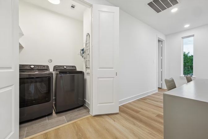 Bali in Houston: 8BR Luxury Rental with Heated Salt Water Pool, Hot Tub, Mini Golf & More image 42