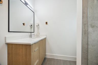 Bali in Houston: 8BR Luxury Rental with Heated Salt Water Pool, Hot Tub, Mini Golf & More image 74
