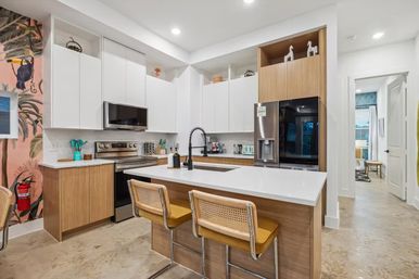 Bali in Houston: 8BR Luxury Rental with Heated Salt Water Pool, Hot Tub, Mini Golf & More image 6
