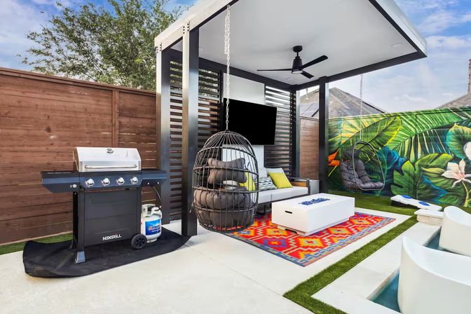 Bali in Houston: 8BR Luxury Rental with Heated Salt Water Pool, Hot Tub, Mini Golf & More image 61