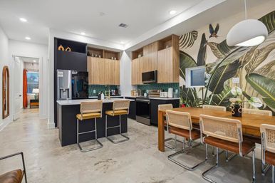 Bali in Houston: 8BR Luxury Rental with Heated Salt Water Pool, Hot Tub, Mini Golf & More image 16