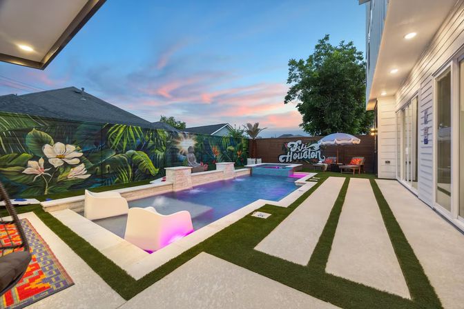 Bali in Houston: 8BR Luxury Rental with Heated Salt Water Pool, Hot Tub, Mini Golf & More image 56