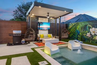Bali in Houston: 8BR Luxury Rental with Heated Salt Water Pool, Hot Tub, Mini Golf & More image 4