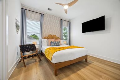 Bali in Houston: 8BR Luxury Rental with Heated Salt Water Pool, Hot Tub, Mini Golf & More image 24