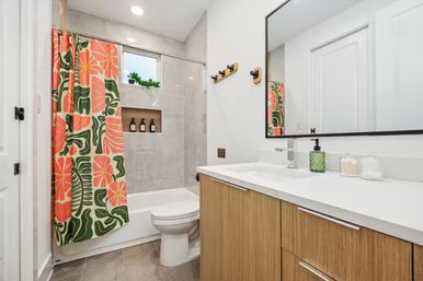 Bali in Houston: 8BR Luxury Rental with Heated Salt Water Pool, Hot Tub, Mini Golf & More image 35