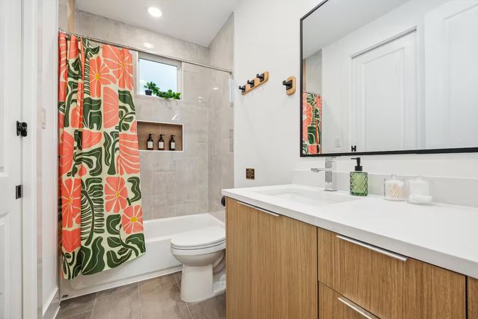 Bali in Houston: 8BR Luxury Rental with Heated Salt Water Pool, Hot Tub, Mini Golf & More image 35