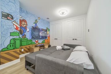 Bali in Houston: 8BR Luxury Rental with Heated Salt Water Pool, Hot Tub, Mini Golf & More image 20