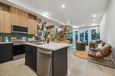 Bali in Houston: 8BR Luxury Rental with Heated Salt Water Pool, Hot Tub, Mini Golf & More image 3