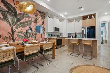 Bali in Houston: 8BR Luxury Rental with Heated Salt Water Pool, Hot Tub, Mini Golf & More image 15
