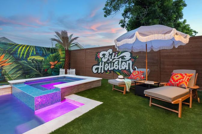 Bali in Houston: 8BR Luxury Rental with Heated Salt Water Pool, Hot Tub, Mini Golf & More image 48