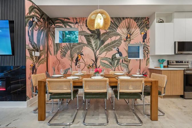 Bali in Houston: 8BR Luxury Rental with Heated Salt Water Pool, Hot Tub, Mini Golf & More image 14