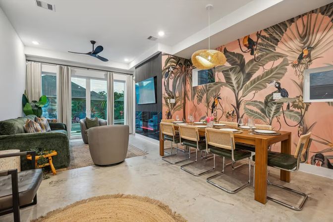 Bali in Houston: 8BR Luxury Rental with Heated Salt Water Pool, Hot Tub, Mini Golf & More image 13
