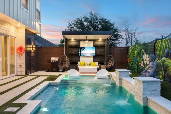 Bali in Houston: 8BR Luxury Rental with Heated Salt Water Pool, Hot Tub, Mini Golf & More image 57