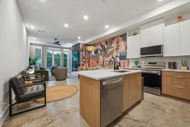 Bali in Houston: 8BR Luxury Rental with Heated Salt Water Pool, Hot Tub, Mini Golf & More image 2