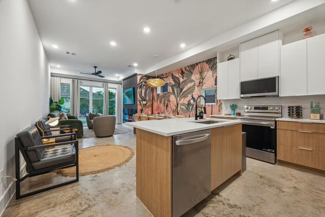 Bali in Houston: 8BR Luxury Rental with Heated Salt Water Pool, Hot Tub, Mini Golf & More image 2