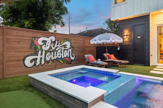 Bali in Houston: 8BR Luxury Rental with Heated Salt Water Pool, Hot Tub, Mini Golf & More image 5