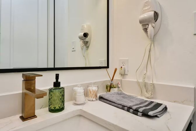 Bali in Houston: 8BR Luxury Rental with Heated Salt Water Pool, Hot Tub, Mini Golf & More image 70