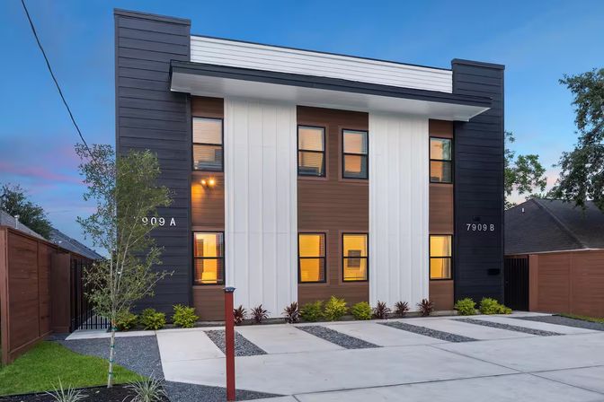 Bali in Houston: 8BR Luxury Rental with Heated Salt Water Pool, Hot Tub, Mini Golf & More image 45