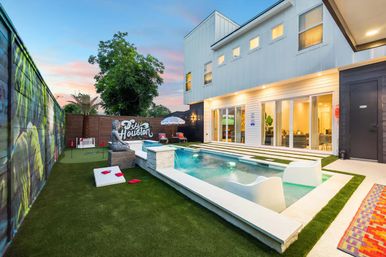 Bali in Houston: 8BR Luxury Rental with Heated Salt Water Pool, Hot Tub, Mini Golf & More image 55