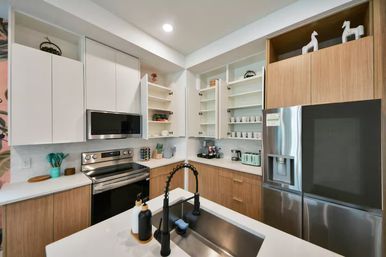 Bali in Houston: 8BR Luxury Rental with Heated Salt Water Pool, Hot Tub, Mini Golf & More image 9