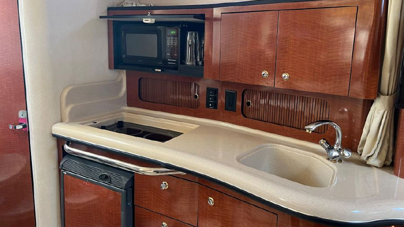 Sea Ray 35’ Sundancer Yacht Charter image 8