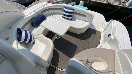 Sea Ray 35’ Sundancer Yacht Charter image 10