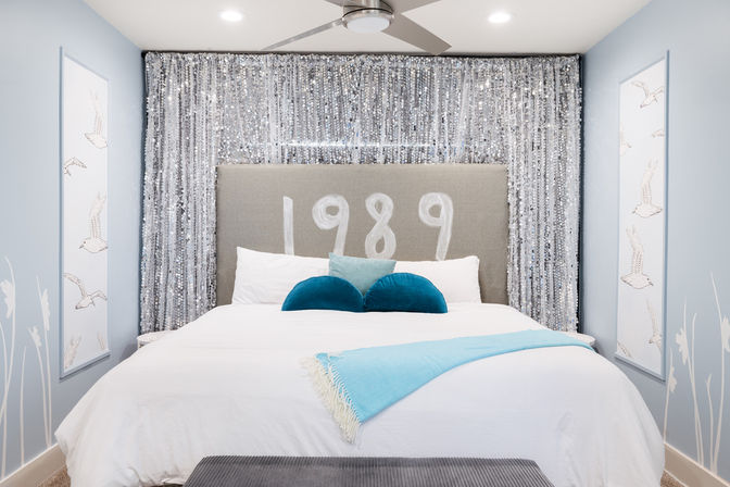 Lavender Haze Playce, Erazona: Heated Pool, Hot Tub, Fire Pit + Eras-Themed Rooms image 6