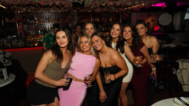 Bottomless Beach Club Party at Winnie's Broadway: Every Friday & Saturday Night! image 4