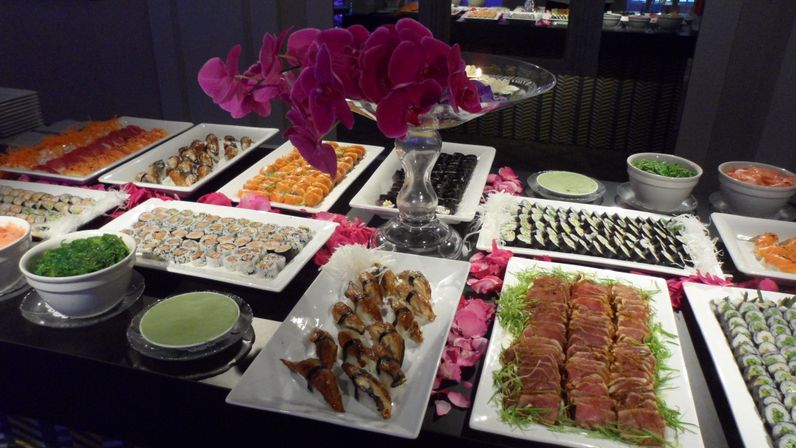 Sushi-Making with Private Sushi Chef Dinner at Your Vacay Rental image 7