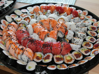 Sushi-Making with Private Sushi Chef Dinner at Your Vacay Rental image 12