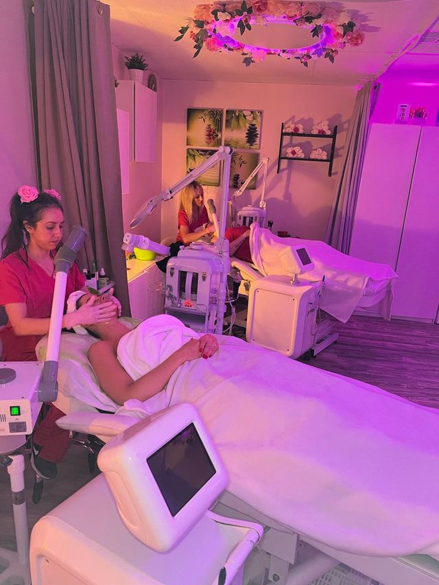 Bachelorette Spa Party: Luxurious Facial, Unlimited Drinks & Virtual Reality Experience image 3