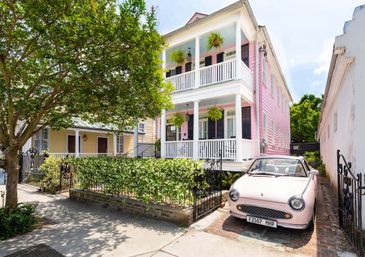 Boho Rosa Charming Home with Outdoor Courtyard & Steps to King Street image 1
