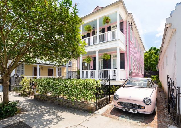 Boho Rosa Charming Home with Outdoor Courtyard & Steps to King Street image 1