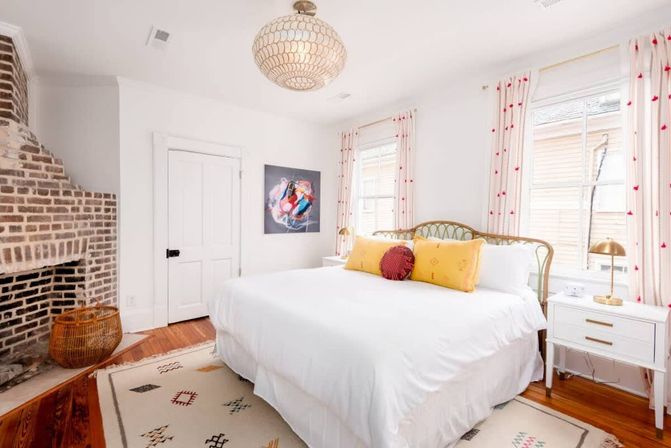 Boho Rosa Charming Home with Outdoor Courtyard & Steps to King Street image 18