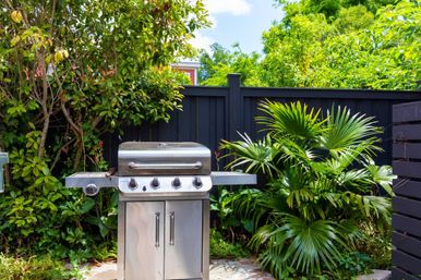 Boho Rosa Charming Home with Outdoor Courtyard & Steps to King Street image 35