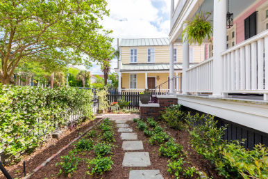 Boho Rosa Charming Home with Outdoor Courtyard & Steps to King Street image 39