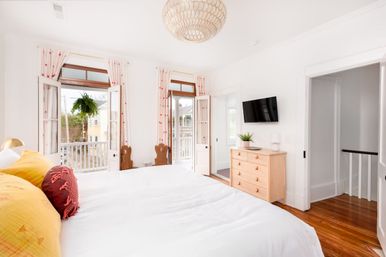 Boho Rosa Charming Home with Outdoor Courtyard & Steps to King Street image 17