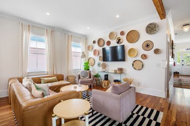Boho Rosa Charming Home with Outdoor Courtyard & Steps to King Street image 9