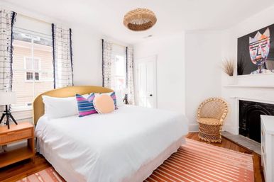 Boho Rosa Charming Home with Outdoor Courtyard & Steps to King Street image 19