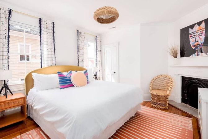 Boho Rosa Charming Home with Outdoor Courtyard & Steps to King Street image 19