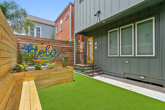The Jungle House: A Modern, Vibrant Oasis with Shared Heated Pool and Private Hot Tub image 18