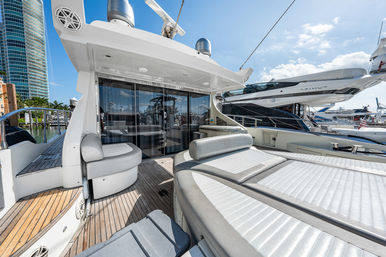 The 62' Azimut Yacht Party Experience image 18