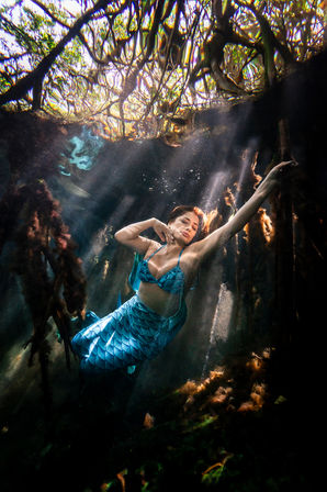 Mermaid Portrait: Underwater Photoshoot in a Cenote image 8