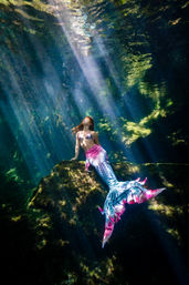 Mermaid Portrait: Underwater Photoshoot in a Cenote image 12