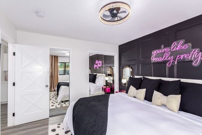 Scottsdoll Dreamhouse: Luxury Scottsdale Rental image 17